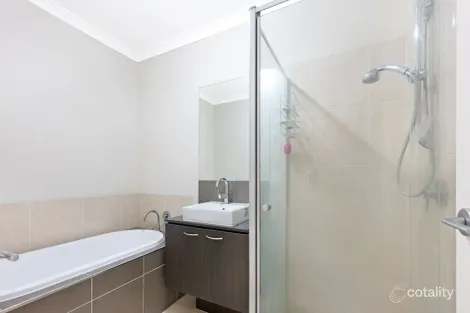 Property photo of 11 Kopi Way Wollert VIC 3750