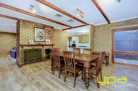 Property photo of 27 Campaspe Crescent Brookfield VIC 3338