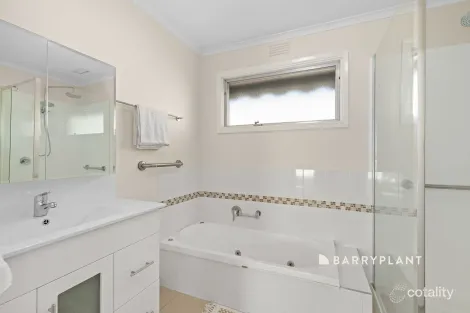 Property photo of 2 Johnson Avenue Drouin VIC 3818