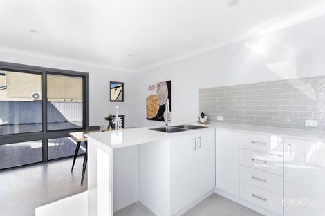 Property photo of 1/23 Pearl Road Cloverdale WA 6105