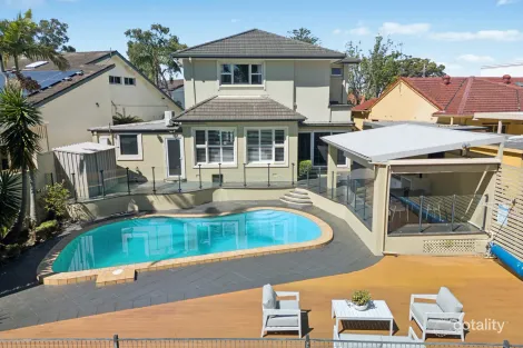 Property photo of 33 Gnarbo Avenue Carss Park NSW 2221