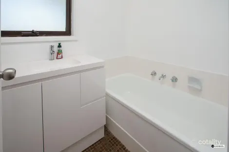 Property photo of 30 Goolagar Crescent Springdale Heights NSW 2641