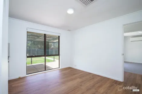 Property photo of 30 Goolagar Crescent Springdale Heights NSW 2641