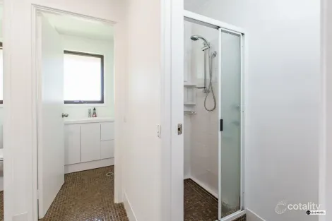 Property photo of 30 Goolagar Crescent Springdale Heights NSW 2641