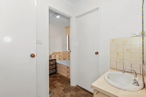 Property photo of 42 Prospect Hill Crescent Dandenong North VIC 3175