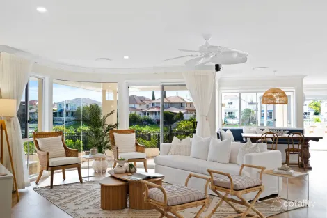 Property photo of 21 Villa Court Broadbeach Waters QLD 4218