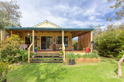 Property photo of 35 Macassar Crescent The Honeysuckles VIC 3851