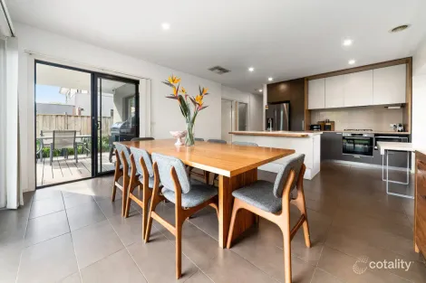 Property photo of 3 Niblick Circuit Sandhurst VIC 3977