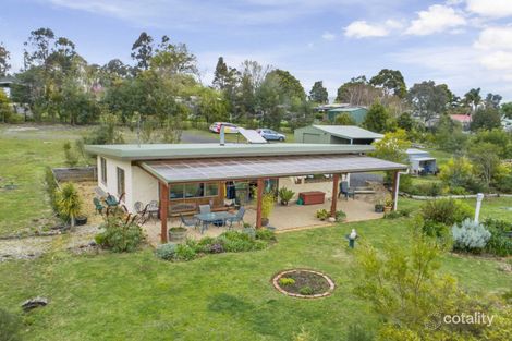 2 Ash Gr, Rokeby, VIC 3821
