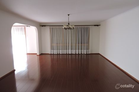 Property photo of 21 Sienna Crescent Endeavour Hills VIC 3802