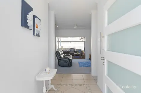 Property photo of 5 Flitcroft Place Pelican Waters QLD 4551