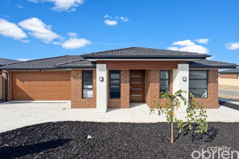 46 SAMPSON DR, PAKENHAM, VIC 3810