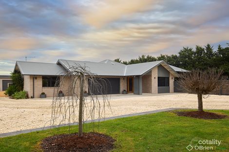 Property photo of 35 Home Road Nar Nar Goon VIC 3812
