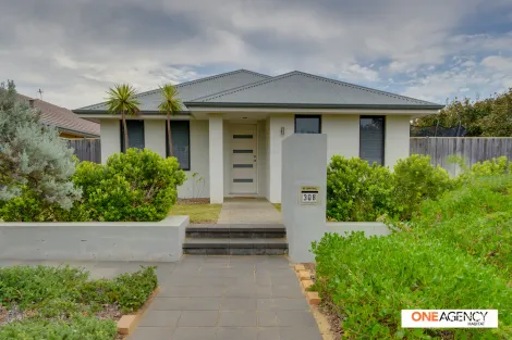 Property photo of 308 Peelwood Parade Halls Head WA 6210