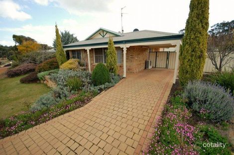 Property photo of 2 Parry Court Narrogin WA 6312