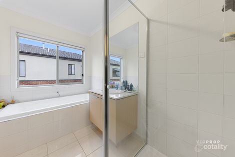 Property photo of 39 Baycrest Drive Point Cook VIC 3030