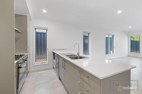 Property photo of 8 Heseltine Place Pallara QLD 4110