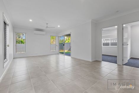 Property photo of 8 Heseltine Place Pallara QLD 4110