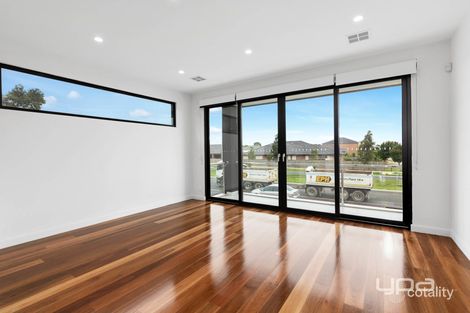 Property photo of 25 Beaconsfield Lane Caroline Springs VIC 3023