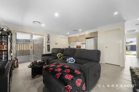 Property photo of 2/1 Caputar Way Lochinvar NSW 2321