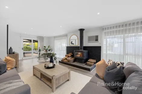 Property photo of 20 Metcalfe Drive Romsey VIC 3434
