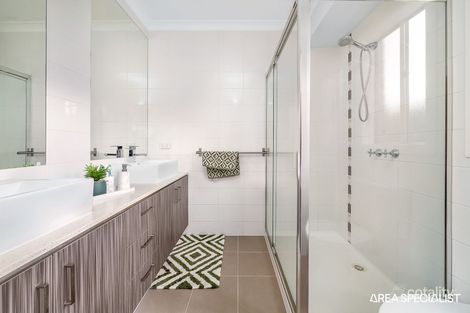 Property photo of 16 Flametree Circuit Cranbourne VIC 3977
