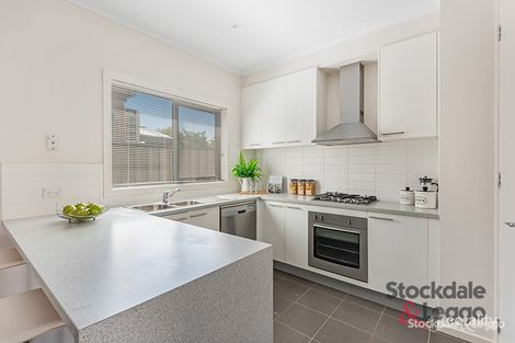 Property photo of 8 Highbury Circuit Craigieburn VIC 3064