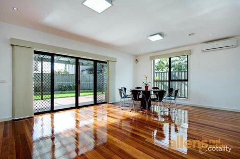 Property photo of 3 Lake King Circle Waterways VIC 3195