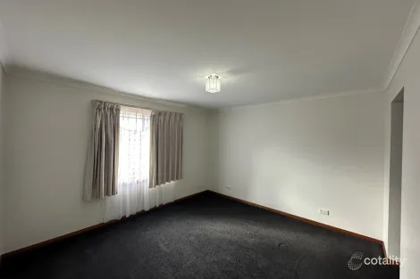 Property photo of 1/4 Dunnell Rise Berwick VIC 3806