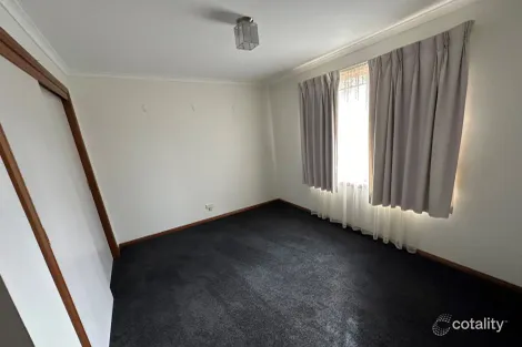 Property photo of 1/4 Dunnell Rise Berwick VIC 3806