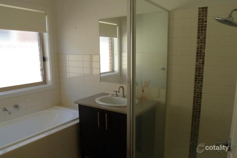 Property photo of 15 David Circuit Hillside VIC 3037