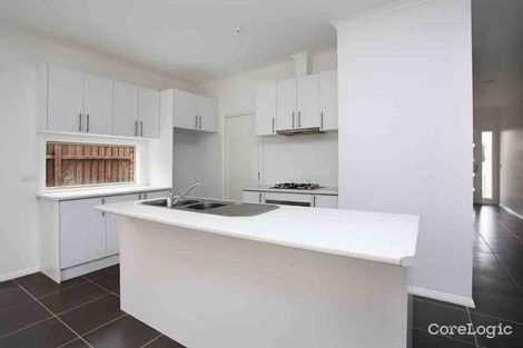 Property photo of 29 Landcox Way Caroline Springs VIC 3023