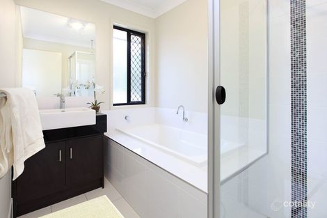 Property photo of 11 Sanctuary Point Close Point Vernon QLD 4655