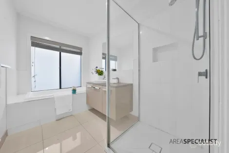 30 Eliburn Dr, Cranbourne East, VIC 3977