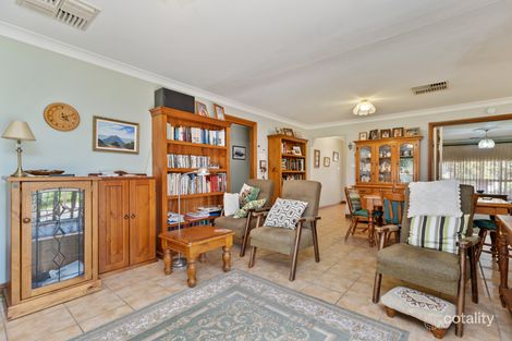 Property photo of 9 Honeysuckle Place Lake Albert NSW 2650