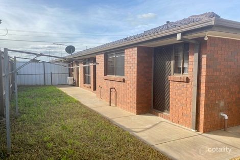 2/112 Tower Rd, Werribee, VIC 3030