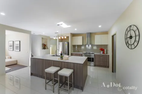 Property photo of 2 Riverside Drive Craigieburn VIC 3064