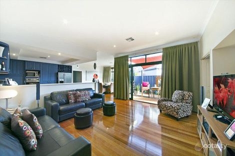 28 Hogg Ave, Salter Point, WA 6152