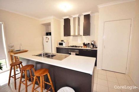 Property photo of 5 Roanoke Green Craigieburn VIC 3064