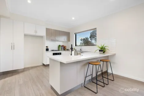 Property photo of 92 Grayson Drive Scoresby VIC 3179