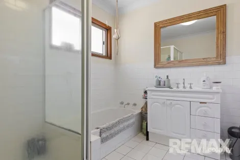 Property photo of 42 Mimosa Drive Mount Austin NSW 2650