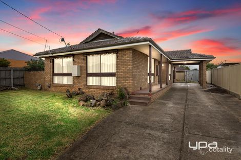 Property photo of 1 Lupin Court St Albans VIC 3021