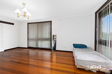 Property photo of 1 Lupin Court St Albans VIC 3021