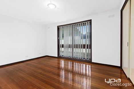 Property photo of 1 Lupin Court St Albans VIC 3021