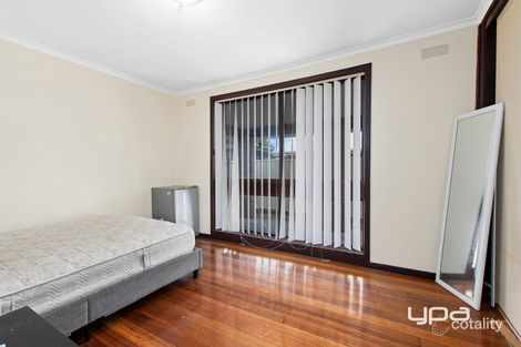 Property photo of 1 Lupin Court St Albans VIC 3021