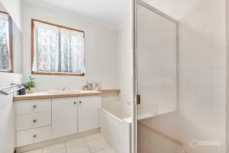 Property photo of 2 Molesworth Drive Highton VIC 3216