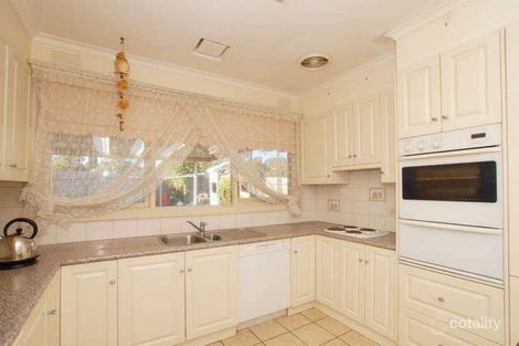 Property photo of 8 Deanswood Close Wantirna South VIC 3152