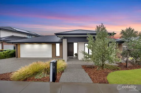 19 Bellerive Cres, Strathtulloh, VIC 3338
