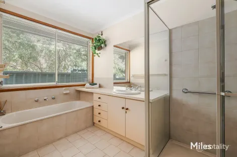 Property photo of 2/24 Abbotsford Grove Ivanhoe VIC 3079