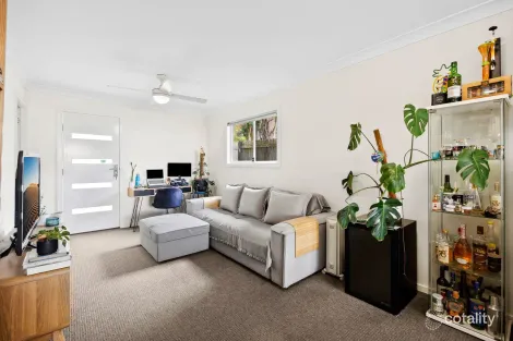 Property photo of 27 Alamein Avenue Narraweena NSW 2099